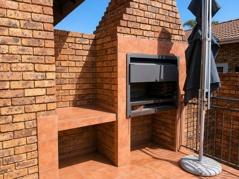 4 Bedroom Property for Sale in Thatchfield Gauteng