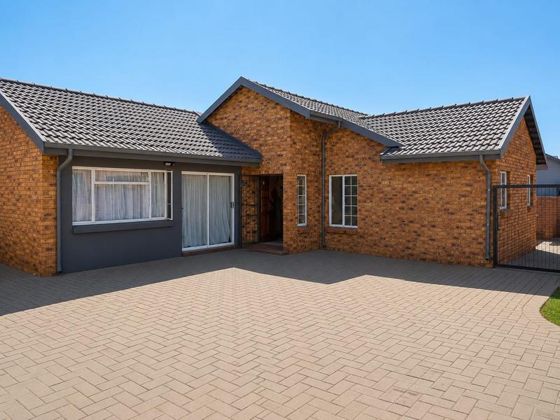 4 Bedroom Property for Sale in Thatchfield Gauteng