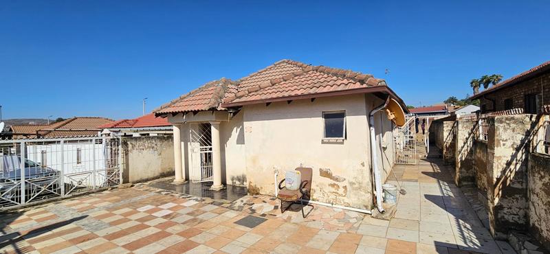 4 Bedroom Property for Sale in Lotus Gardens Gauteng