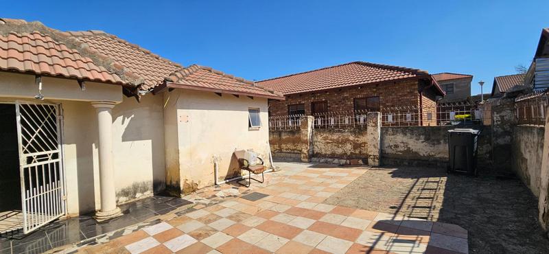 4 Bedroom Property for Sale in Lotus Gardens Gauteng