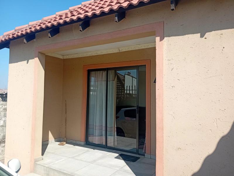 2 Bedroom Property for Sale in Olievenhoutbosch Gauteng