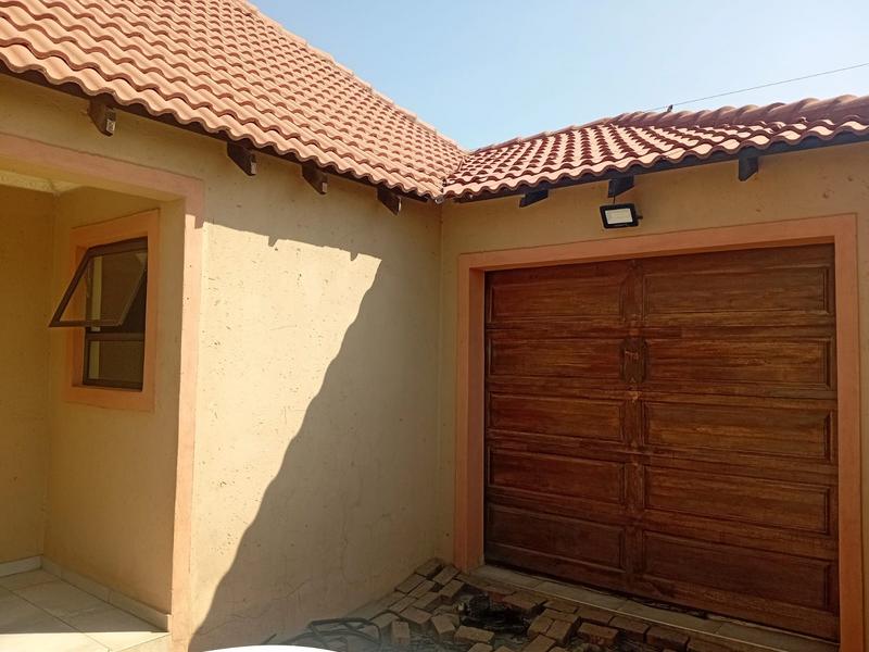 2 Bedroom Property for Sale in Olievenhoutbosch Gauteng