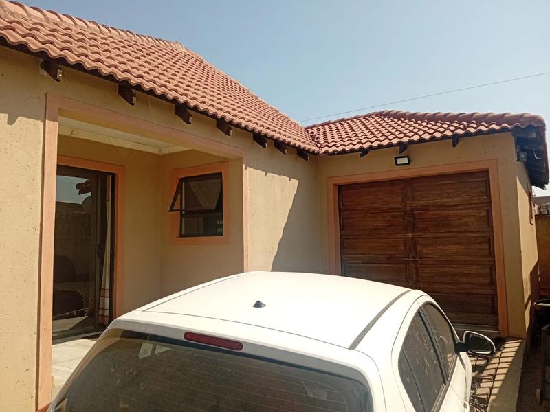 2 Bedroom Property for Sale in Olievenhoutbosch Gauteng