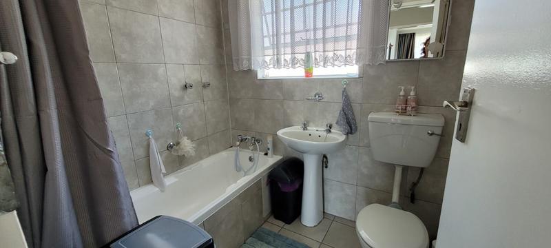 2 Bedroom Property for Sale in Verwoerdpark Gauteng