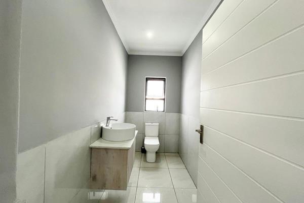 5 Bedroom Property for Sale in Six Fountains Residential Estate Gauteng