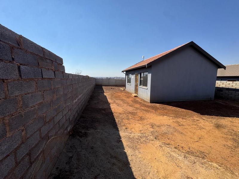 2 Bedroom Property for Sale in Mohlakeng Gauteng
