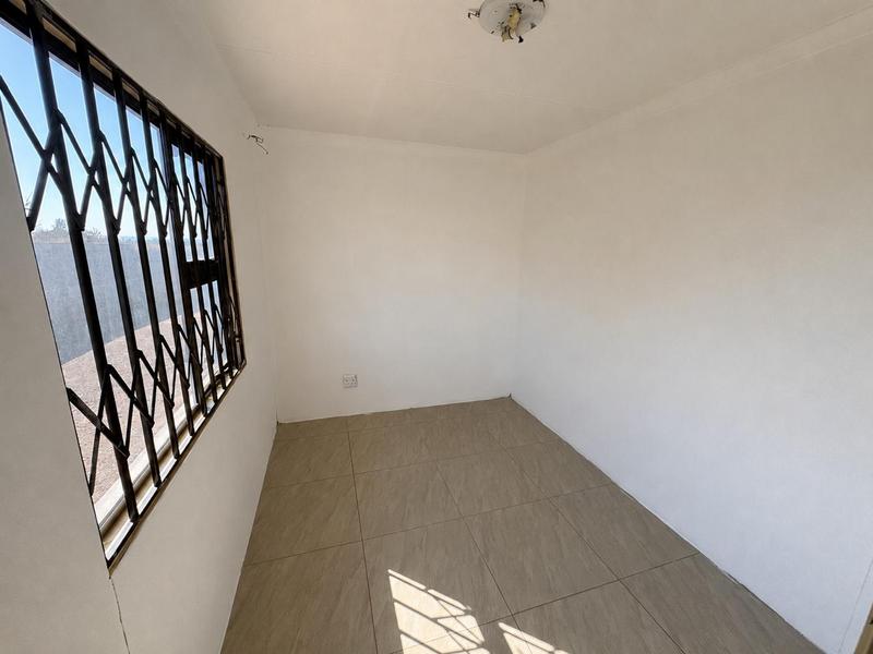 2 Bedroom Property for Sale in Mohlakeng Gauteng