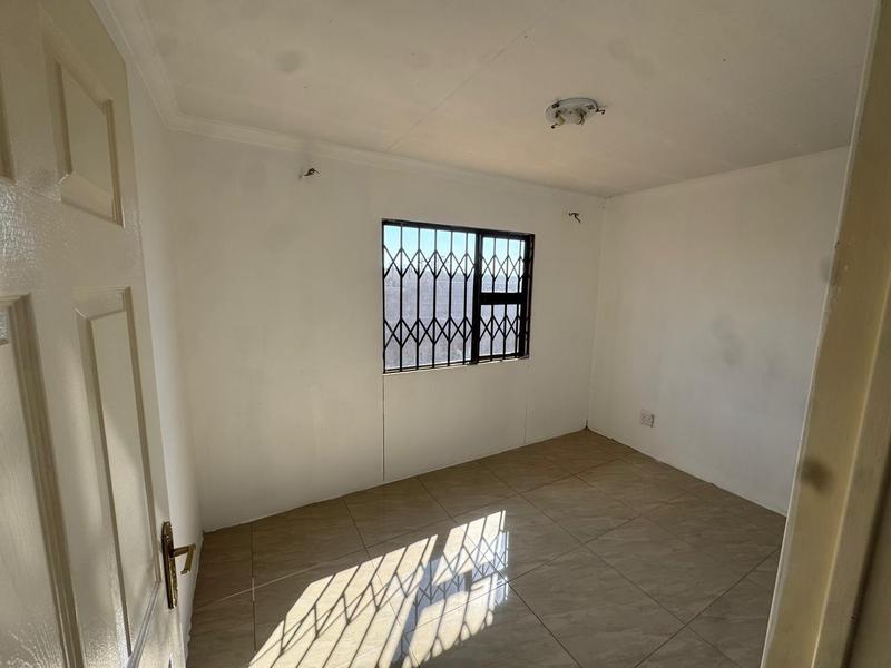 2 Bedroom Property for Sale in Mohlakeng Gauteng