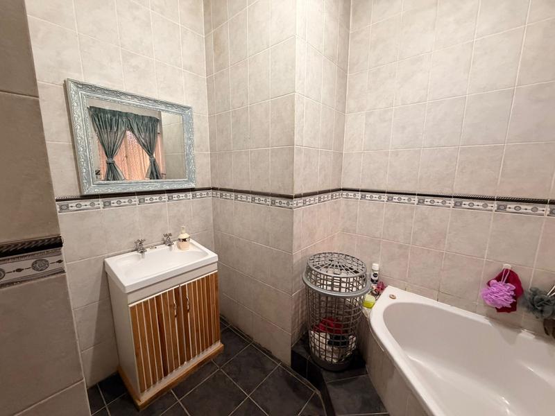 4 Bedroom Property for Sale in Three Rivers Gauteng