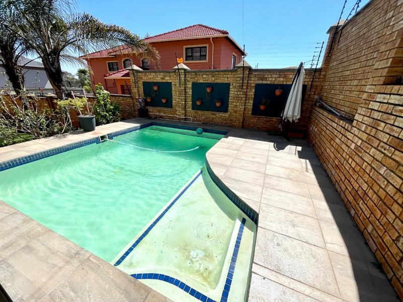 3 Bedroom Property for Sale in Noordheuwel Gauteng