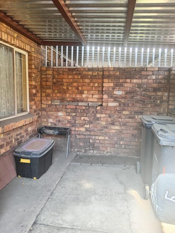 2 Bedroom Property for Sale in Pretoria Gardens Gauteng