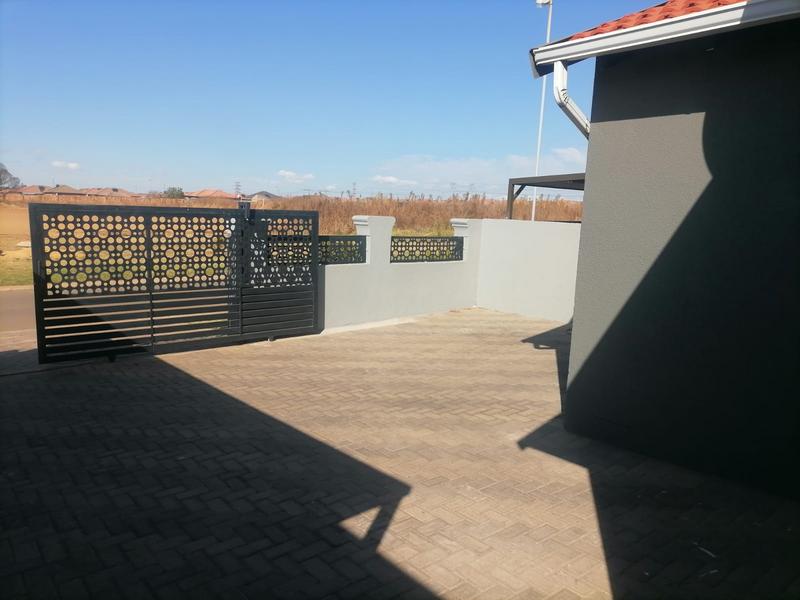 3 Bedroom Property for Sale in Windmill Park Gauteng