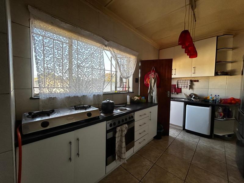 4 Bedroom Property for Sale in Klippoortje Gauteng