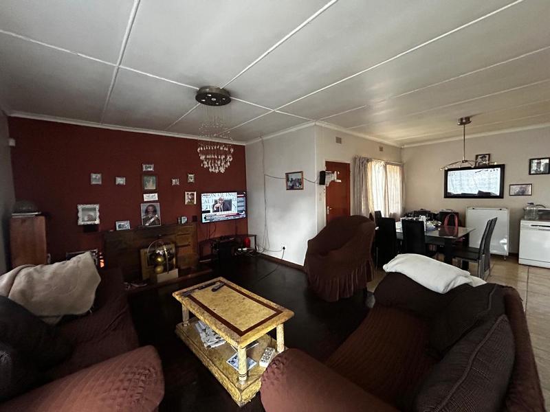 4 Bedroom Property for Sale in Klippoortje Gauteng