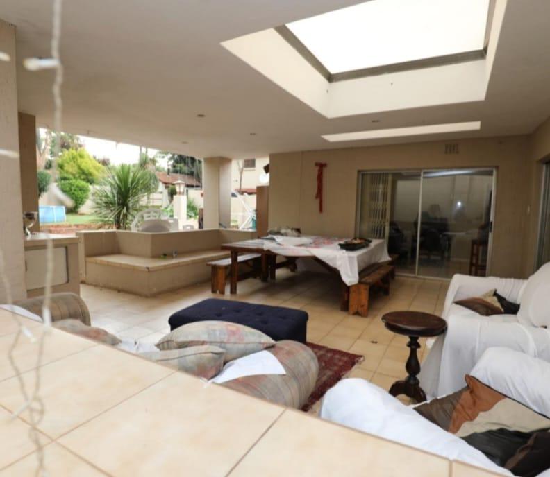 10 Bedroom Property for Sale in Bedfordview Gauteng
