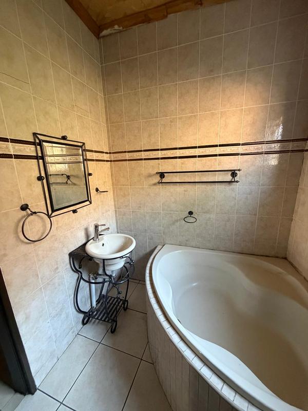 4 Bedroom Property for Sale in Oakdene Gauteng
