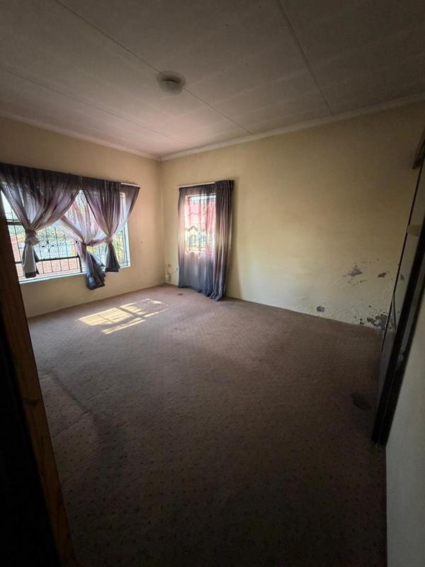 4 Bedroom Property for Sale in Oakdene Gauteng