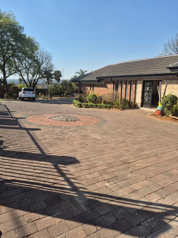 To Let Commercial Property for Rent in Eldoraigne Gauteng