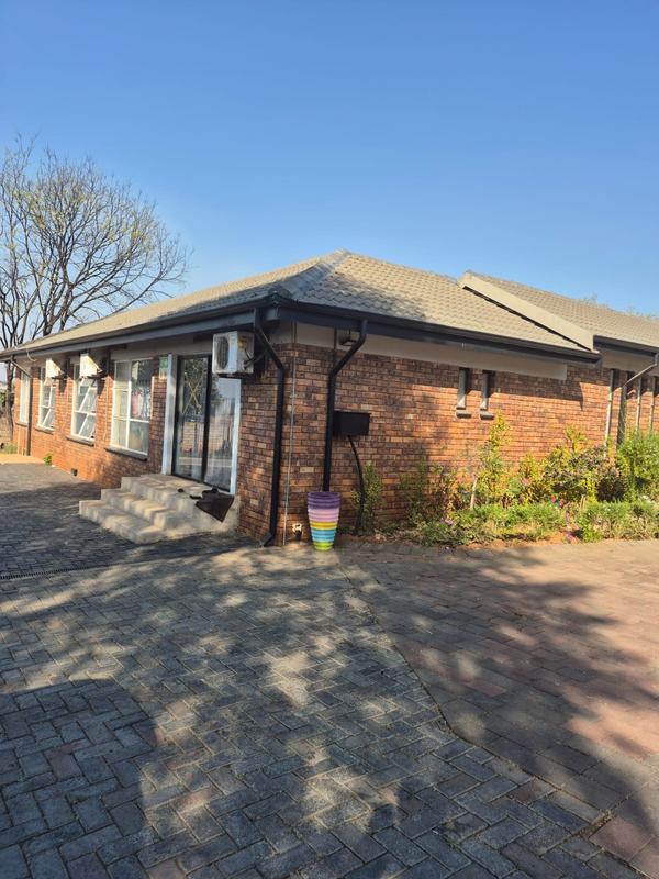 To Let Commercial Property for Rent in Eldoraigne Gauteng