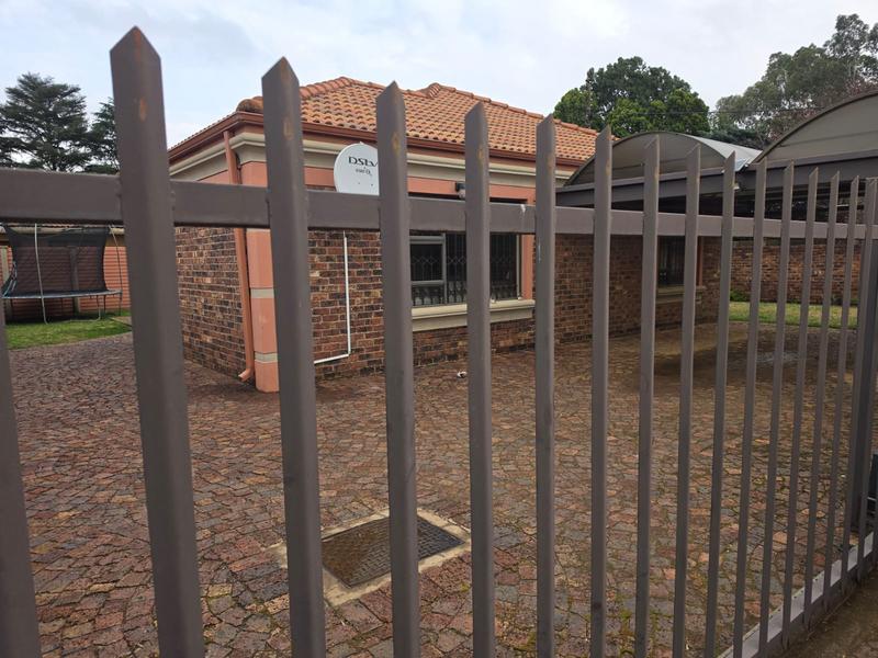 2 Bedroom Property for Sale in Kookrus Gauteng