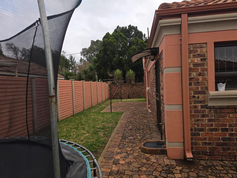 2 Bedroom Property for Sale in Kookrus Gauteng