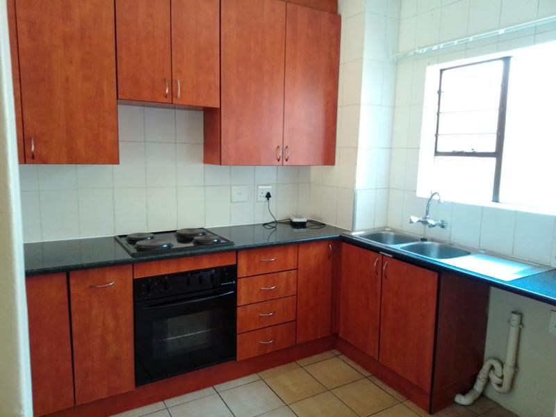 To Let 2 Bedroom Property for Rent in Sonneveld Gauteng