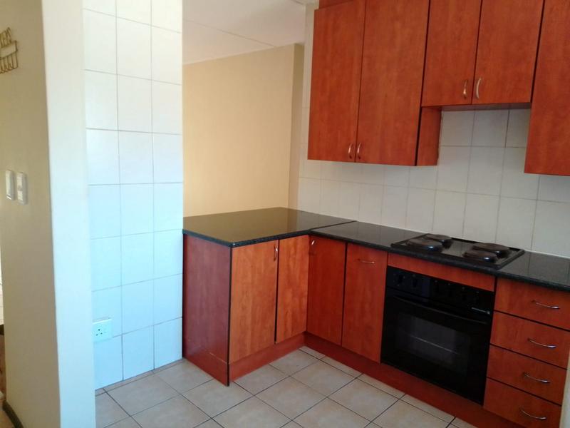 To Let 2 Bedroom Property for Rent in Sonneveld Gauteng