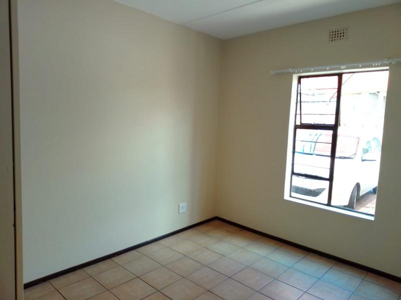 To Let 2 Bedroom Property for Rent in Sonneveld Gauteng