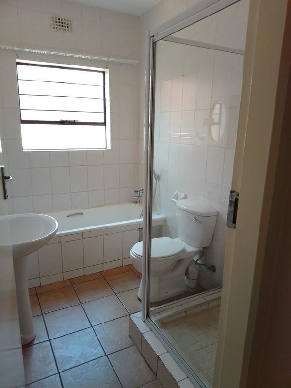 To Let 2 Bedroom Property for Rent in Sonneveld Gauteng