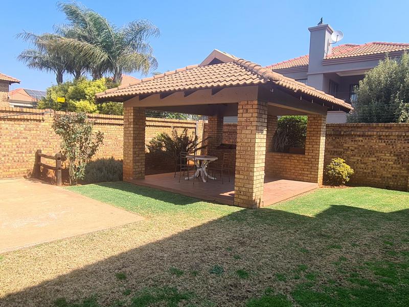 To Let 2 Bedroom Property for Rent in Kenleaf Gauteng