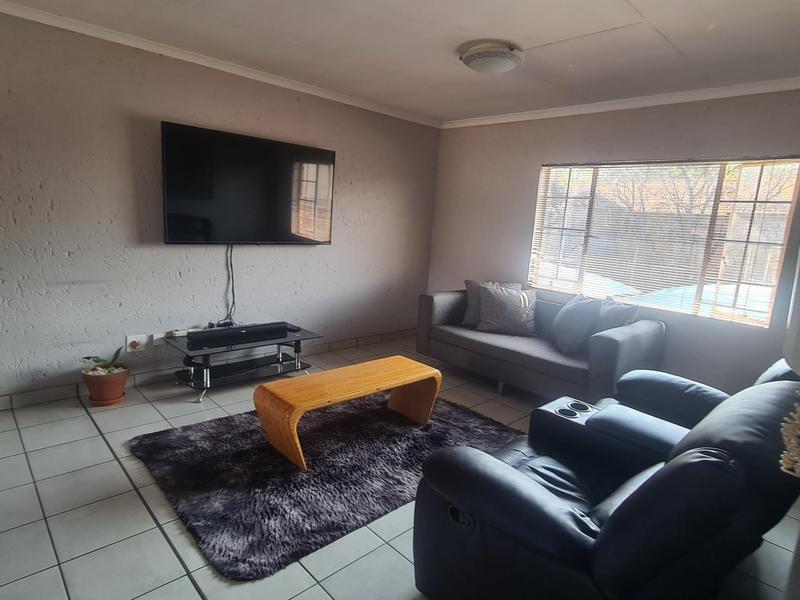 To Let 2 Bedroom Property for Rent in Kenleaf Gauteng