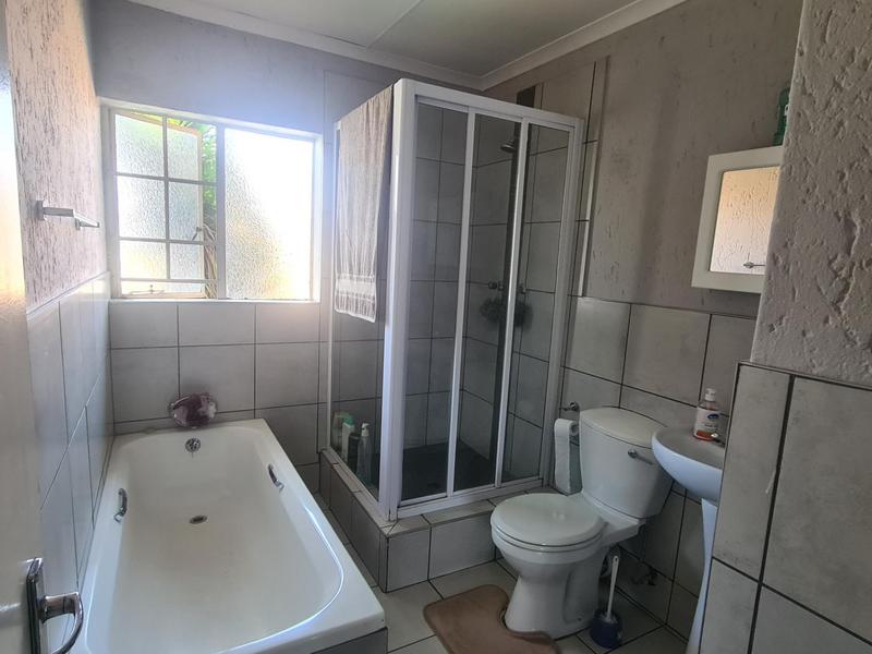 To Let 2 Bedroom Property for Rent in Kenleaf Gauteng