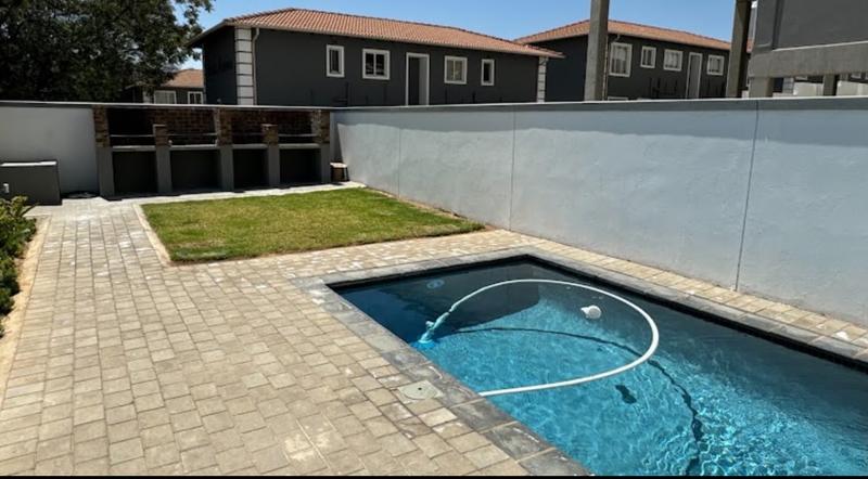 1 Bedroom Property for Sale in Ferndale Gauteng