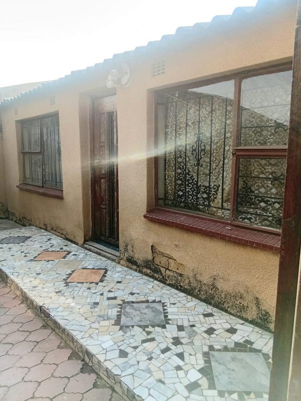 2 Bedroom Property for Sale in Emdeni Gauteng