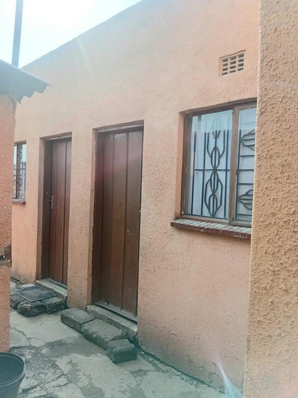 2 Bedroom Property for Sale in Emdeni Gauteng