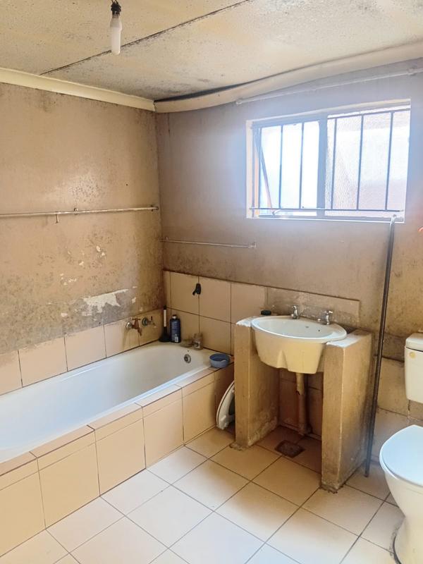 2 Bedroom Property for Sale in Emdeni Gauteng
