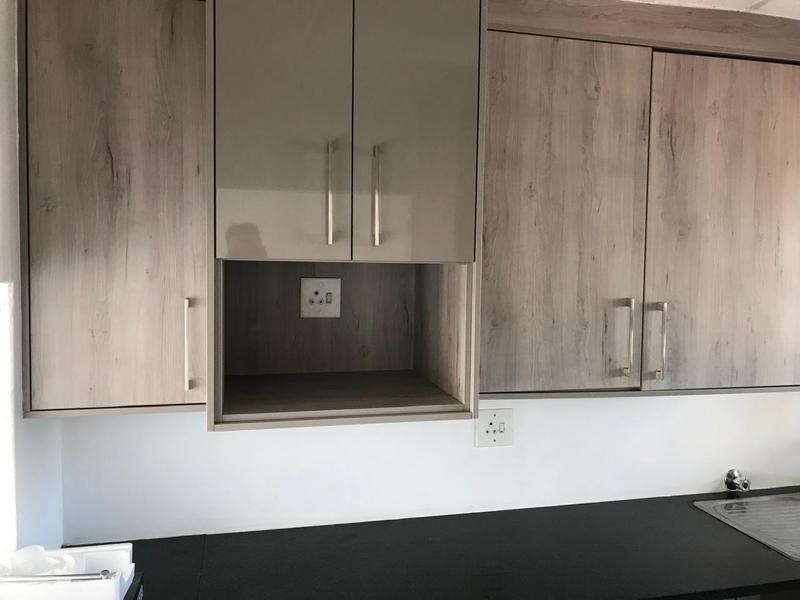 To Let 2 Bedroom Property for Rent in Little Falls Gauteng