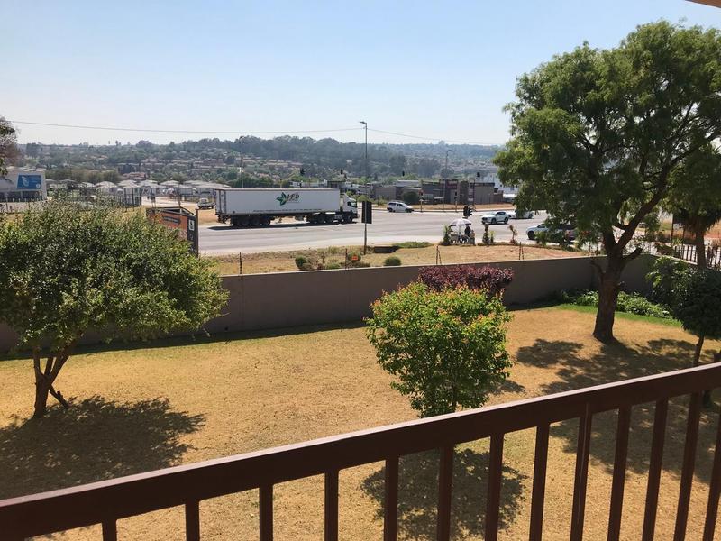 To Let 2 Bedroom Property for Rent in Little Falls Gauteng
