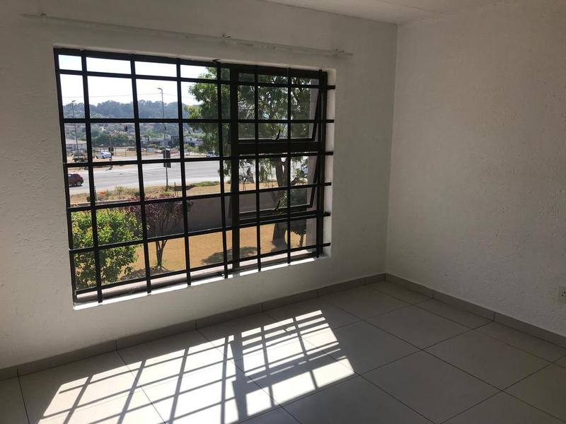 To Let 2 Bedroom Property for Rent in Little Falls Gauteng