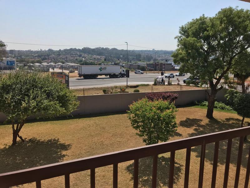 To Let 2 Bedroom Property for Rent in Little Falls Gauteng
