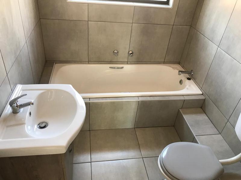 To Let 2 Bedroom Property for Rent in Little Falls Gauteng