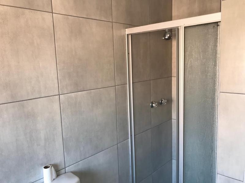 To Let 2 Bedroom Property for Rent in Little Falls Gauteng