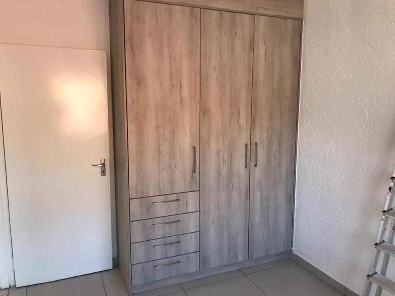 To Let 2 Bedroom Property for Rent in Little Falls Gauteng