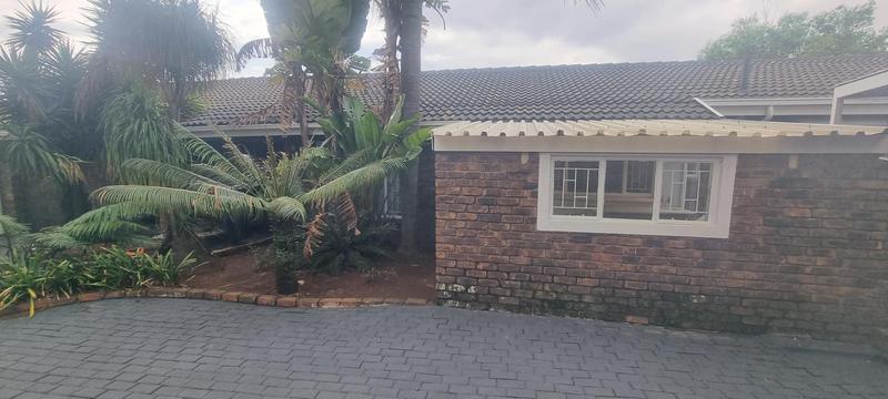 4 Bedroom Property for Sale in Rooihuiskraal Gauteng