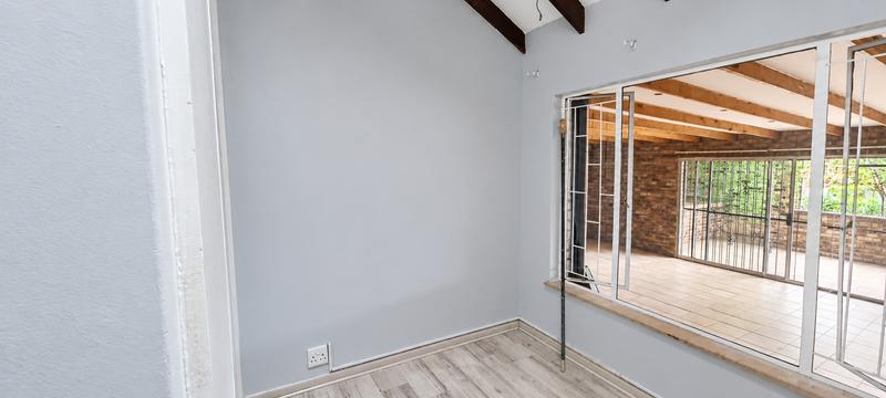 4 Bedroom Property for Sale in Rooihuiskraal Gauteng
