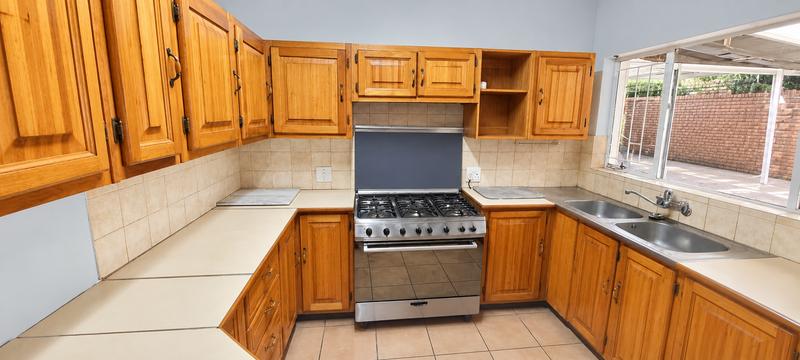 4 Bedroom Property for Sale in Rooihuiskraal Gauteng