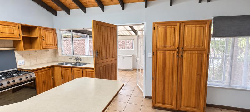 4 Bedroom Property for Sale in Rooihuiskraal Gauteng