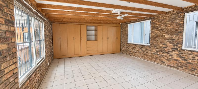 4 Bedroom Property for Sale in Rooihuiskraal Gauteng