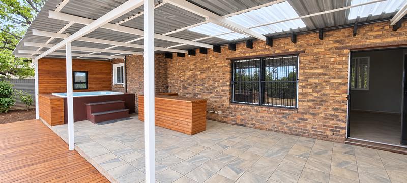 4 Bedroom Property for Sale in Rooihuiskraal Gauteng
