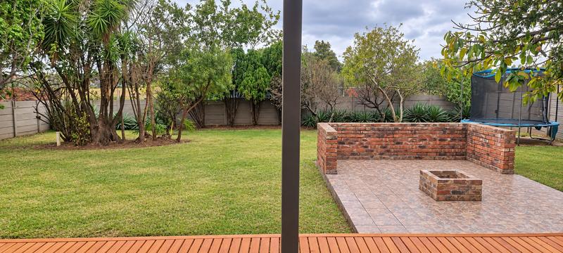 4 Bedroom Property for Sale in Rooihuiskraal Gauteng